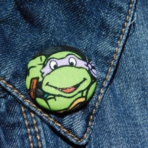 Ninja turtle lapel pin.